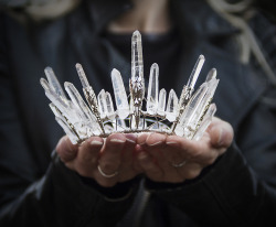whatsinsideofme:  humann-is-art:  whimsy-cat:  Handmade crowns by Elemental Child.  OH MY GOD I want go get married in the rose Quartz one omfg  holy-shit——-in awe