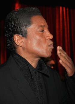 nasty-galxxx:  niggasandcomputers:  sariel4e:  wave ambassador jermaine jackson  Yall so far behind man only thinking 1 dimension. He on his 3rd and 4th  that nigga using gel, pump it up spray, black spray paint, and a rat tail comb 