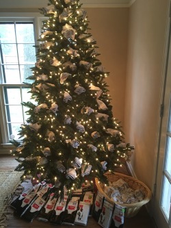 hanesguy05: solosexlife:   briefsmaninga:  Dreaming of â€œA vintage White â€˜Hanesâ€™ Christmas!â€   This is so weird, and so awesome.   Whoa!!! ðŸ˜ðŸ˜ðŸ˜  May All Your Christmases be WHITE!Happy Christmas to all the briefs boys out there. This tree