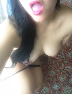 justanotherlonelymommy:  Come give me a whole lotta love