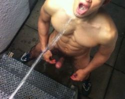 athleticpisspig:  drlaphill:  athleticpisspig:  Piss shower in office building daytime during lunch break.  great pics  ;-) @driaphill 