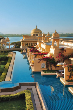 italian-luxury:  Oberoi Udaivilas Hotel, India | Source  An amazing getaway.