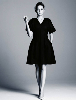 celebrity-legs-and-heels:  Marion CotillardFollow http://celebrity-legs-and-heels.tumblr.com/ for more!(via Marion-Cotillard_241015-2.jpg (1000×1307)) 