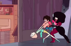fem-usa:   Remember when Steven tried to dip pearl but she was so tall that Garnet had to hold him up 