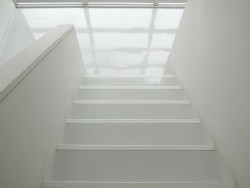 via White Stairs – Simple And Minimalist