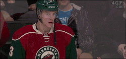 cold-pizzas:  4gifs:  Hockey player makes kid’s day. [video]   Omg aw