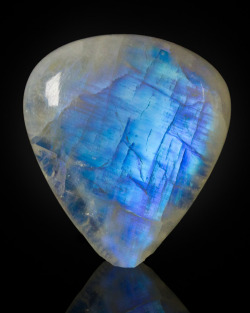 geogasmic:  Rainbow Moonstone From the feldspar family of minerals 6.0 to 6.5 on the Mohs scale Found in India, Burma, Sri Lanka, and the United States Ancient Romans believed moonstone was the result of drops from the moon’s light 