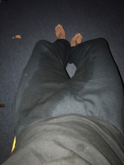 peewhereyoulike:Hanging out in dirty wet sweats.