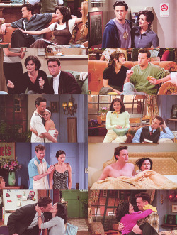 yourlittleharmonicaishammered:   I’d carry you in my pocket!  Monica and Chandler through the years. 