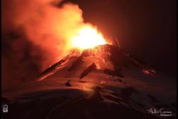 revistanarujodo:Volcán Villarrica Erupcionó esta noche
