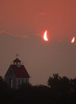 jabthemoth:  sixpenceee:  The devil’s eclipse right above a church.   RISE LUCIFER 