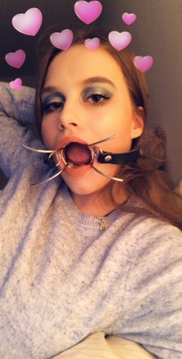 acabarprincess: I mentioned my spider gag in that vid and not all of you knew what that was soooo see more of me, spoil me, my manyvids  