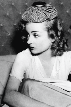 philippaeilhart:  Carole Lombard in Nothing Sacred (1937)  