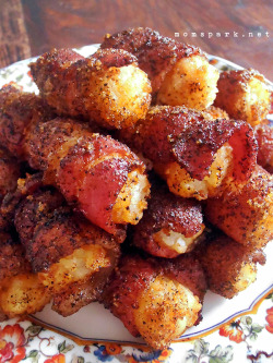 pandemiclaughter:  dailyfries:  &ldquo;Sweet Bacon Tator Tots&rdquo; by momspark.net  Bacon wrapped tots…..oh, this I need to try