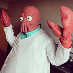 supamuthafuckinvillain:  cosplay-gamers:  Frank Ippolito and Tested have teamed up to create this lifelike replica of Zoidberg from Futurama! Watch the Making of Zoidberg  This is terrifying 