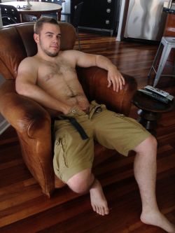 Very sex bearded cub. Love those bare feet. metalcub88:  Another pic of me 