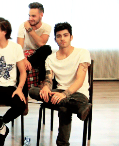 keepingupwithzayn:  Preview of One Direction’s interview for a Brazilian TV program [ video ] 