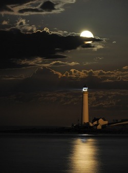 Night lights (Scurdie Ness Lighthouse, Montrose, Angus, Scotland)