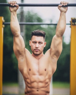   Adam Kuncicki | @adamkuncickiFirst Vegan Bodybuilder in Poland//Banana Lovers[This and more HERE]