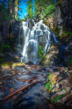 amazinglybeautifulphotography:A lush waterfall in Lassen Volcanic NP, California [OC] [1080x1350] - valledweller33