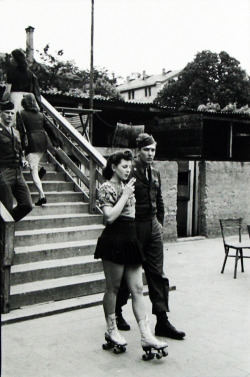 vintagegal:  A G.I. and his girl, Frankfurt, photo by Tony Vaccaro, 1946  