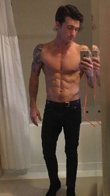 randomhotness123:  Drake Bell leaked nudes. Thank you to the leaker for these!
