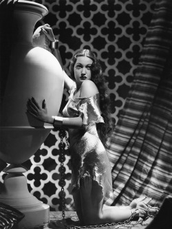  Dorothy Lamour / publicity still for Mark Sandrich’s Man About Town (1939) 