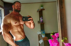 beastpup:  31 days to go until the comp. Final stretch. I have to dig deep. Real deep.