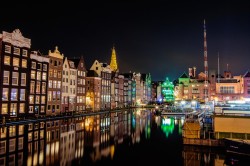 cityscapes:  Night In Amsterdam by angheloflores