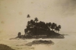 dame-de-pique: Poelau Maneh nabij Poeloraja aan de West-kust van Atje, 1897  