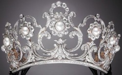 tiaramania:  Queen Margherita of Italy’s Pearl &amp; Diamond Tiara Find out more at Tiara Mania 