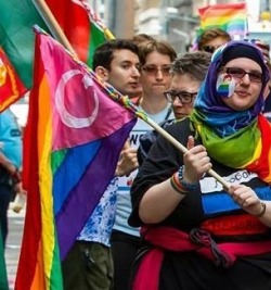 i-love-girls-so-fucking-what:  secutelesbian: wlwarmandcozy:  muslim wlw at pride! 🌈  love is love 🌈❤  💕💕