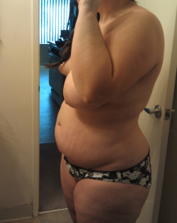 fatgirlbellylover: My wife’s super sexy, amazing progress ;) Show her some love!! 1. January 2013 - 187lbs 2. January 2014 - 212lbs 3. February 2014 - 219lbs 4. June 2014 - 228lbs 5. September 2015 - 261lbs 6. January 2016 - 269lbs 7. July 2016 - 281lbs