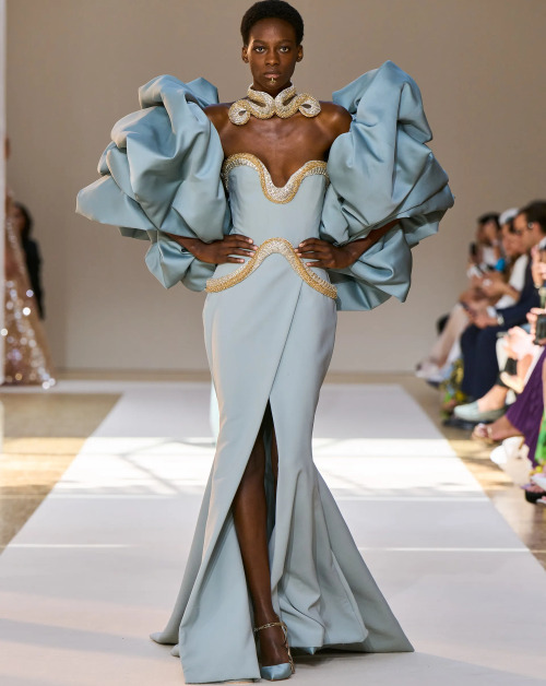 ruched:Elie Saab Fall 2022/23 Couture