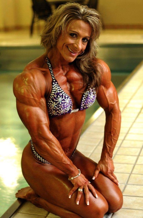 lockheed-muscular-woman:  Jeannie Paparone  