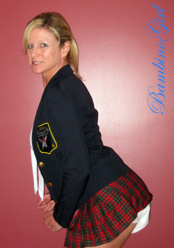 bambinogirls-blog:  Daddy says all girls should have to wear this uniform with their diaper when they go to school.  Da hat Daddy Recht!
