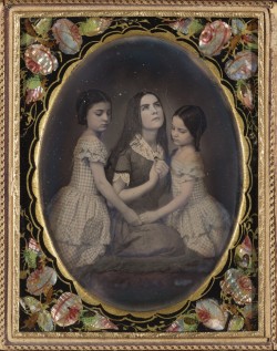 ce-sac-contient: [Anonymous] Three Girls, 1850s Half-plate daguerreotype, extensively hand-colored, in a gilt-edged lacquered mat with mother-of-pearl inlay, in a half-case 