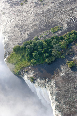 touchdisky:  Livingstone Island, Victoria Falls | Zambia EmmaPRCo 