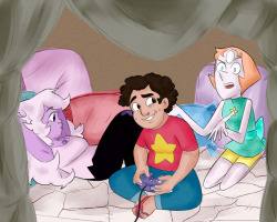 chizzi-cat:  Pearlmethyst Week Day 5~Bonding time with Steven They built a pillow fort despite the fact that Pearl knows that she has to clean up the mess after they end playing video games  @annadesu Pearlmethyst week organized by @fuckyeahpearlmethyst
