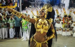 quickweaves:yanpille:Cris Vianna as ‘African Queen’ at Brazil’s carnival.  me