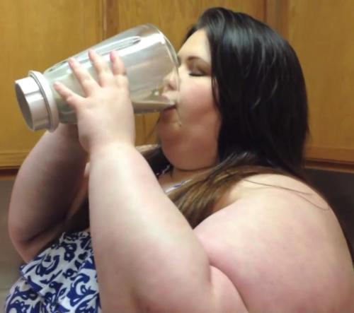 brendakthedonutgirl: a-frank-admirer:  Good girls drink the weight gain shake without a hitch. https://www.bigcuties.com/steph/  #goals 