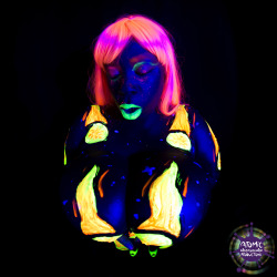 ryansuits:  Ms Gottalottabody / Ultraviolet Dance // 2015 â€“ Tumblr | Etsy | Vimeo | YouTube | Instagram | Facebook   