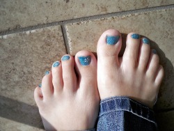 onlythebesttoesucker:  I did say I love sexy girl feet!!