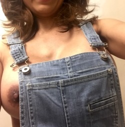 Here is a Sarurday submission of my beautiful wife’s nip slip  Oh a naughty DIY project! Saturday submission! 