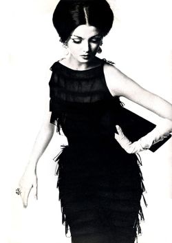   Dorothea McGowan photographed by Irving Penn, 1962.       