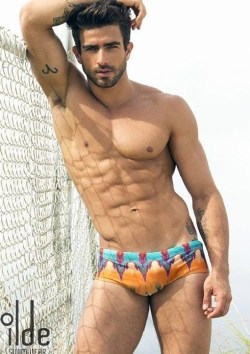 dnamagazine:  Today’s DNA swimwear stud is the sexy Erasmo Viana.http://www.dnamagazine.com.au/articles/news.asp?news_id=23705