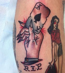 1337tattoos:  Ace of spades done by Vinny @bodkintattoo @kisscoolvinny #traditionaltattoosubmitted byÂ http://bodkintattoo.tumblr.com