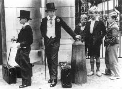 koboldandfinger:  maxiesatanofficial:  noislandofdreams:   harvestheart:  “Toffs and Toughs” is a 1937 photograph of five boys: two dressed in the Harrow School uniform, including a waistcoat, top hat, boutonnière, and cane; and three nearby