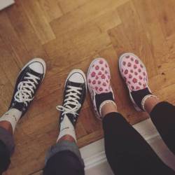 @conmayn &lt;3 :D   #converse #vans #frenemies #legs #shoes #feet #shoeselfie #self #bf