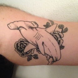 fuckyeahtattoos:  Done by Mark Stonehouse at Webber Tattoo Company in Sarasota, FL based on Rebecca Ladds’ art. 